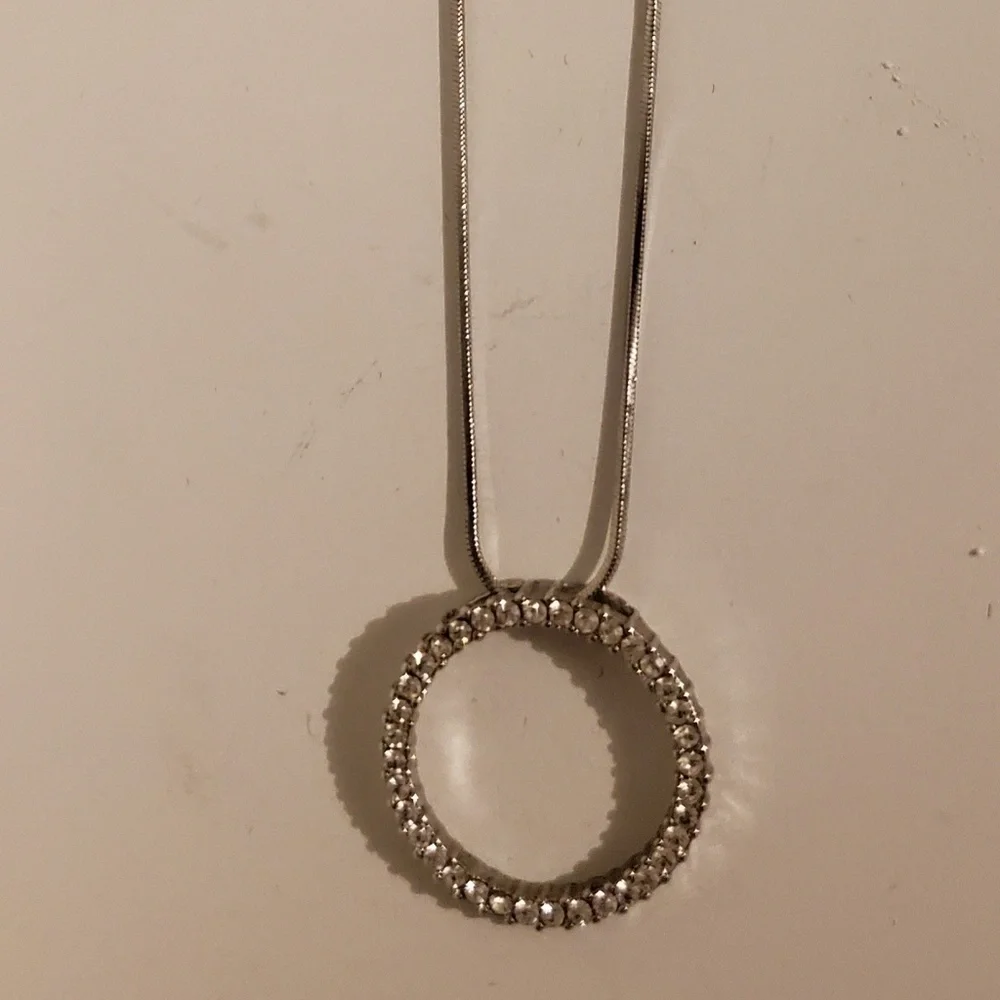 *N 📿 Rhinestone Circle Pendant Necklace